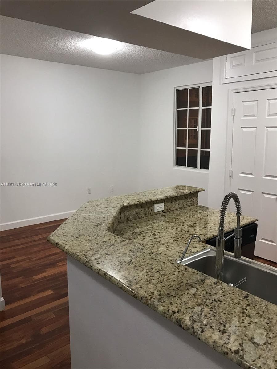 2821 NE 185th St 408 photo 10