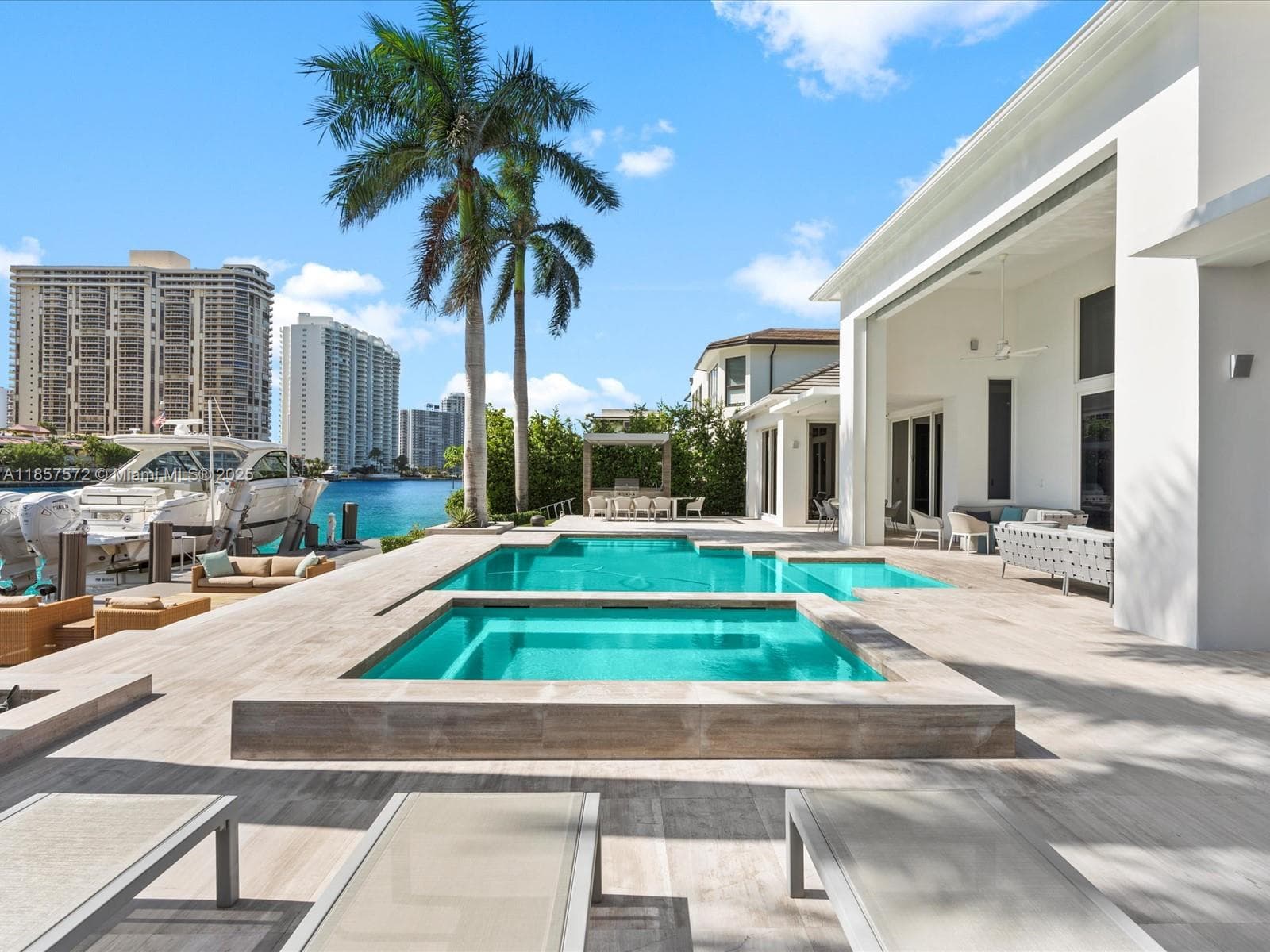 224 S ISLAND photo 16