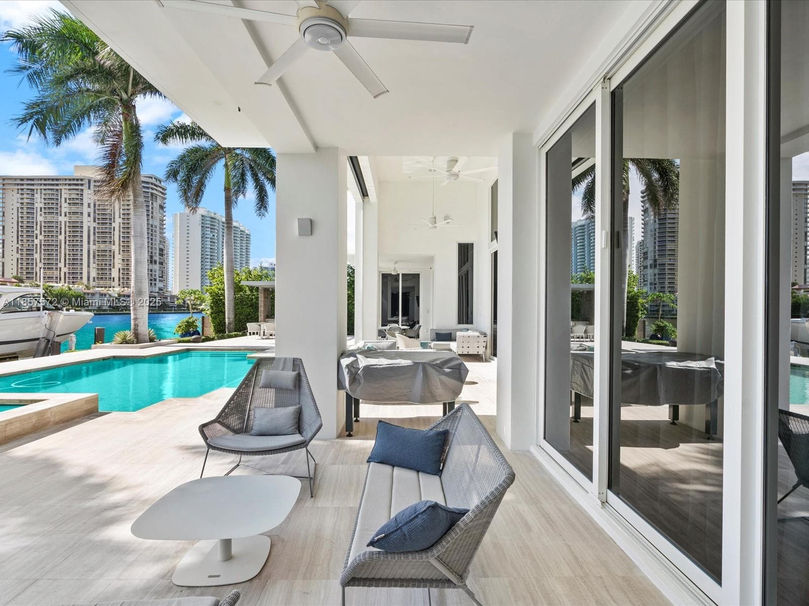 224 S ISLAND photo 14