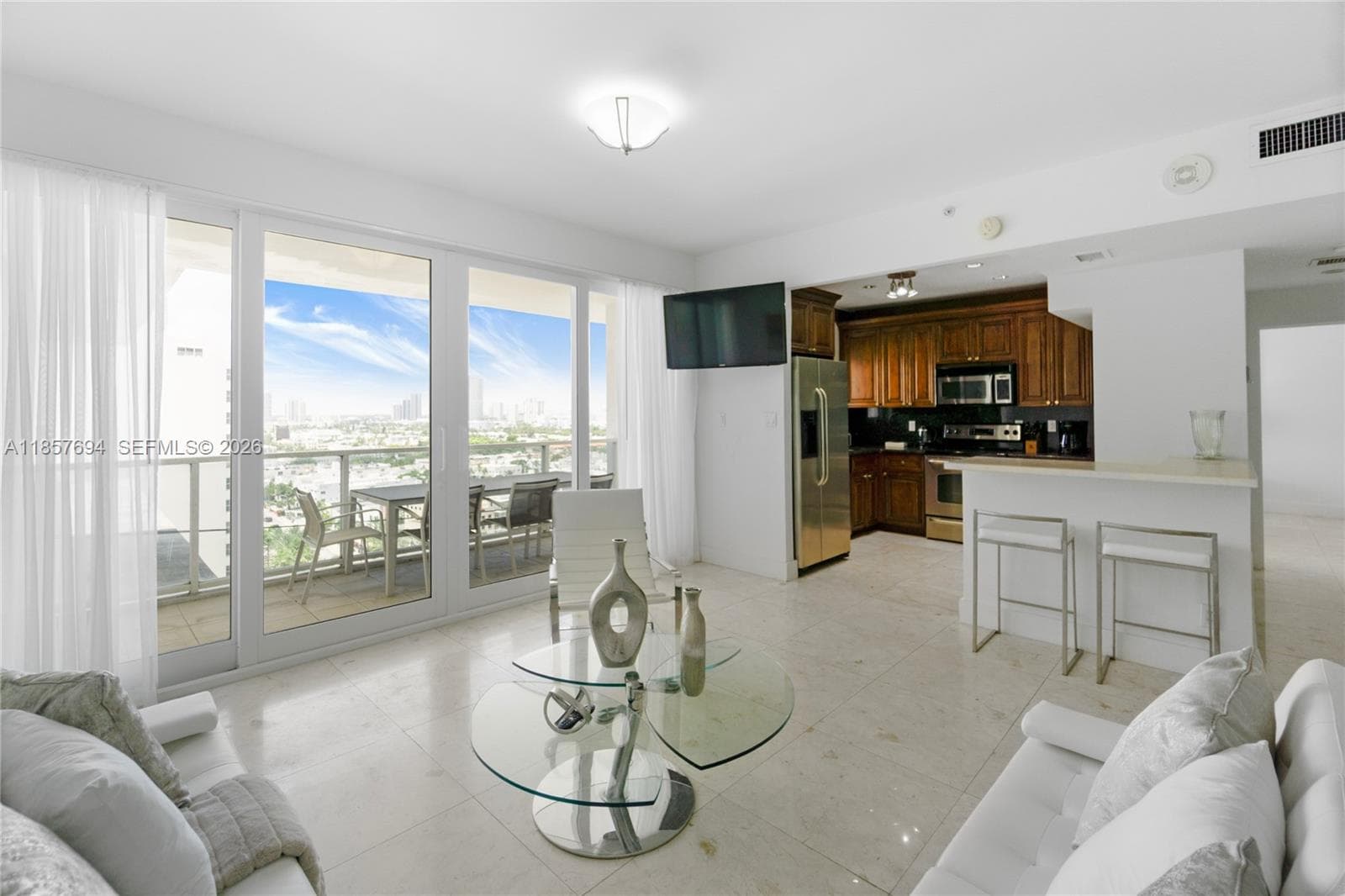 100 Lincoln Rd PH14 photo 2