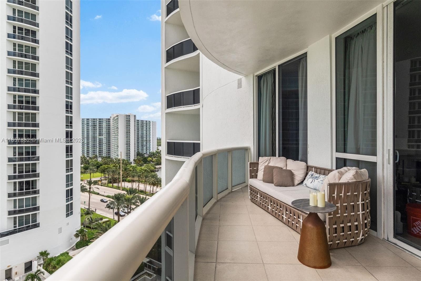 16001 Collins Ave 907 photo 23