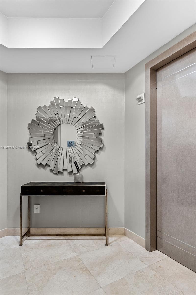 16001 Collins Ave 907 photo 2