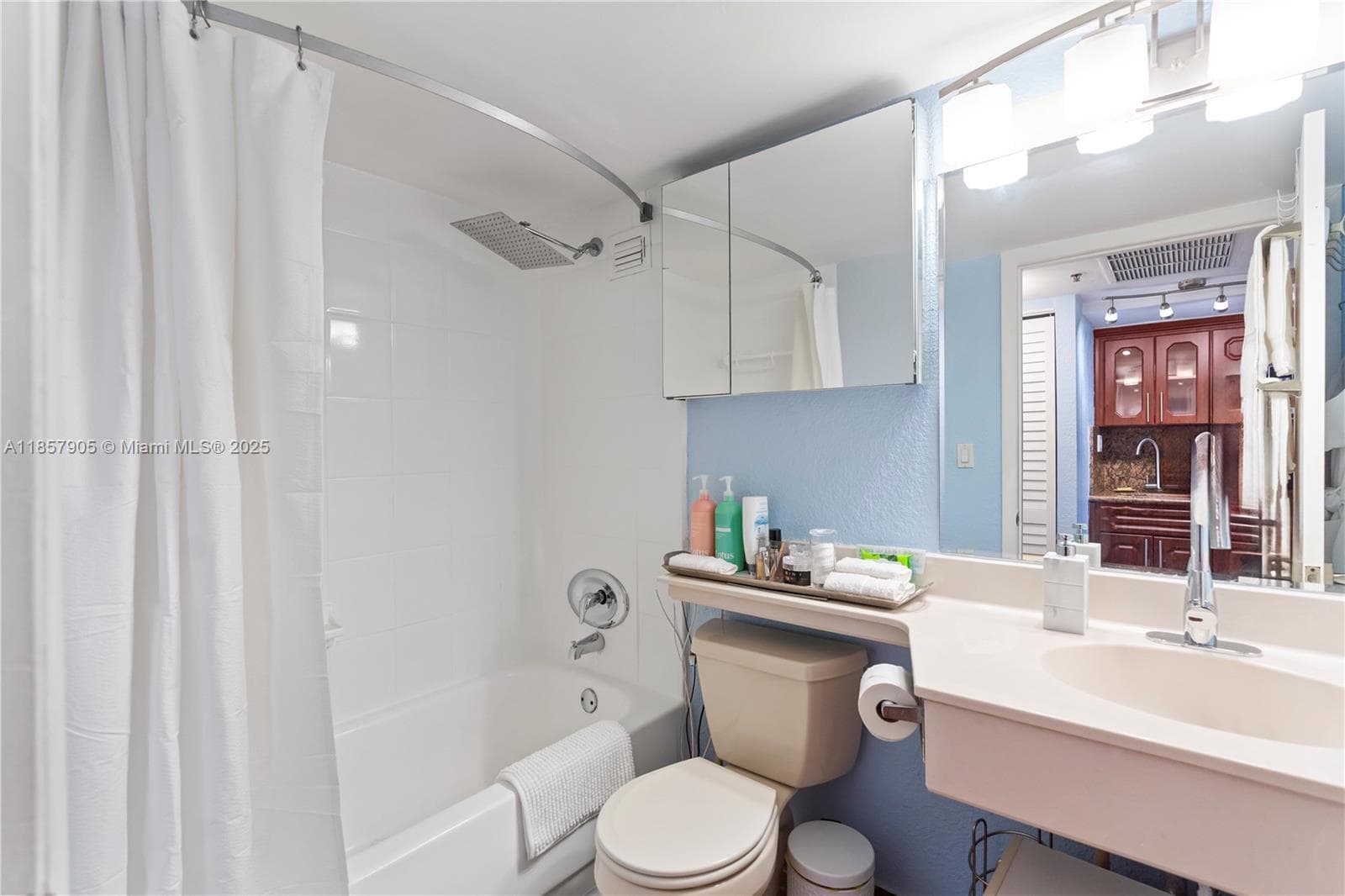 19201 Collins Ave 129 photo 12