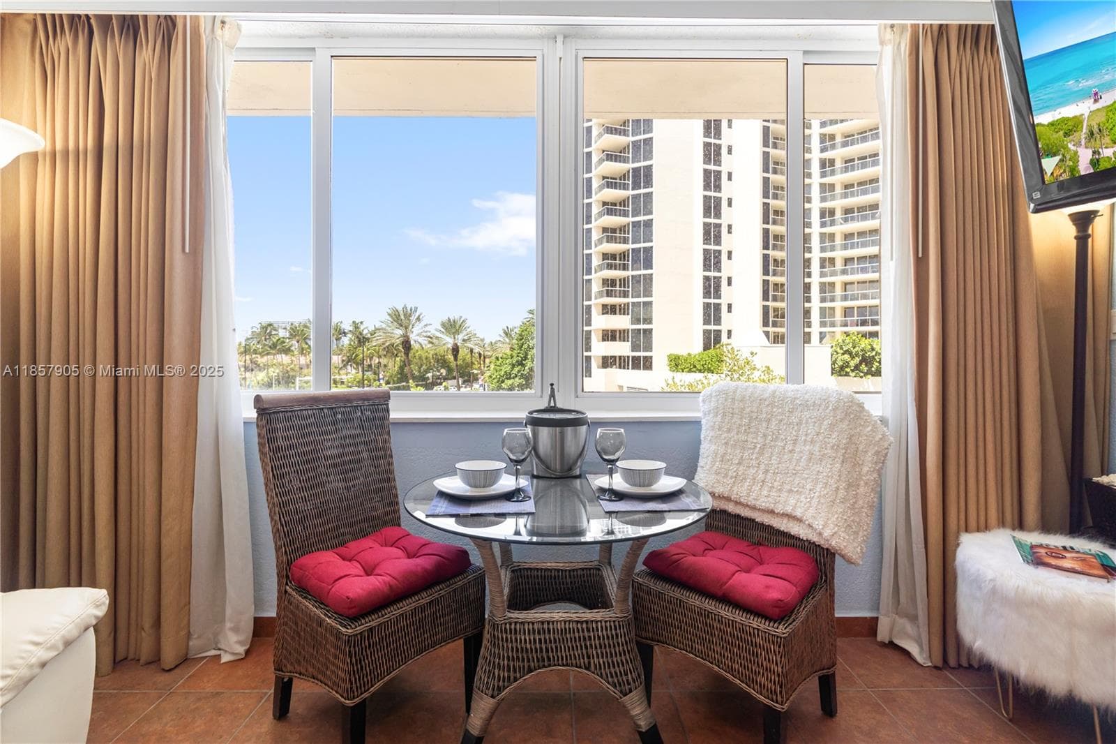 19201 Collins Ave 129 photo 7