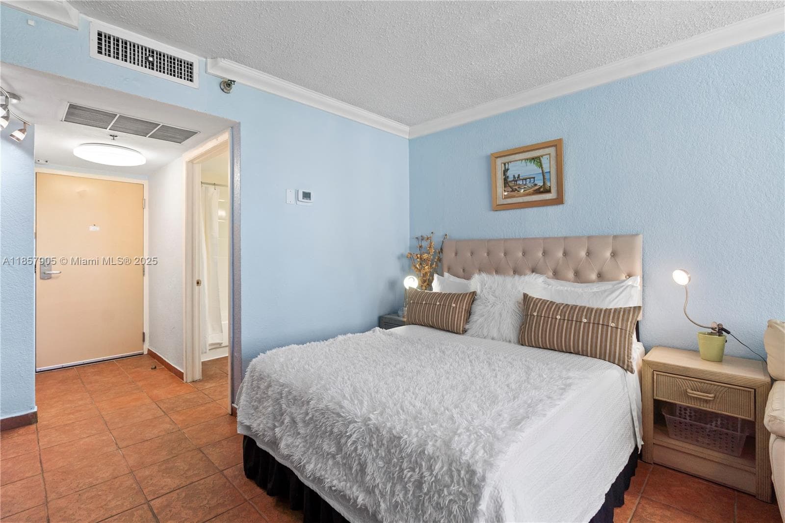 19201 Collins Ave 129 photo 5