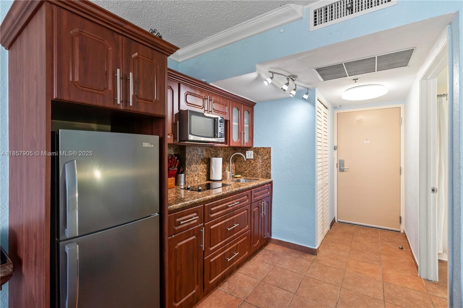 19201 Collins Ave 129 photo 10