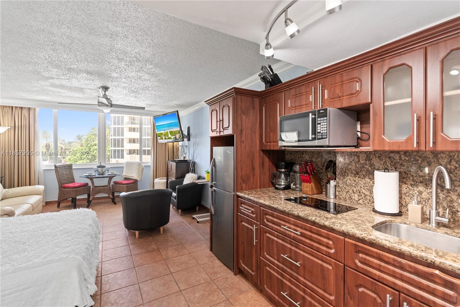 19201 Collins Ave 129 photo 11