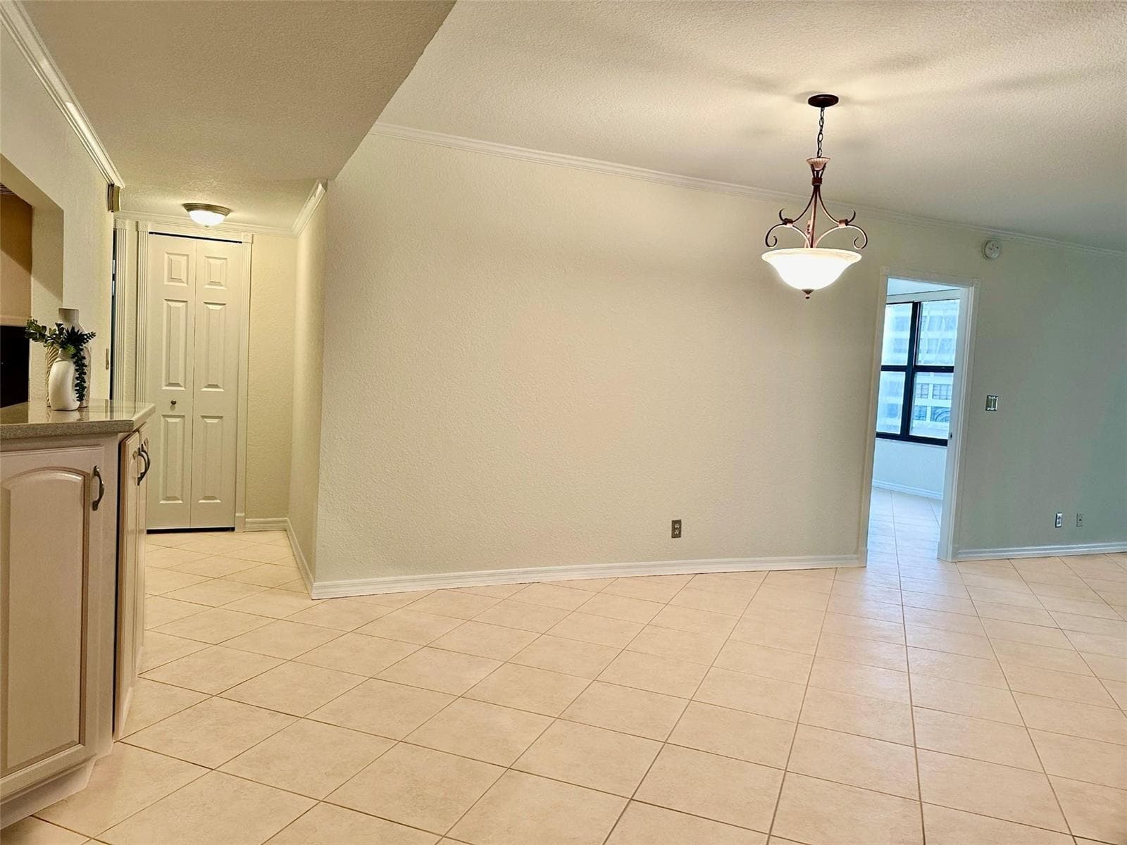 2500 Parkview Drive 814 photo 23