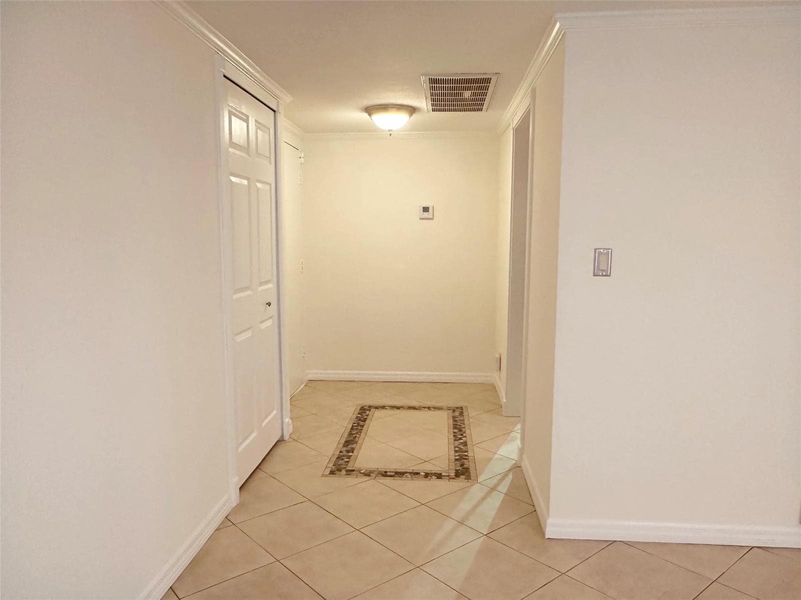 2500 Parkview Drive 814 photo 17