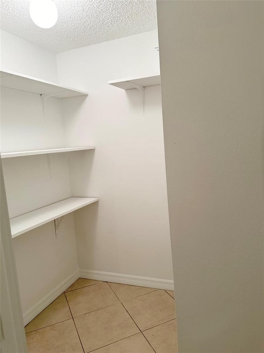 2500 Parkview Drive 814 photo 22