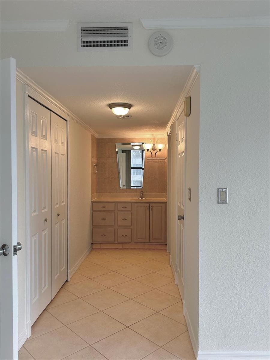 2500 Parkview Drive 814 photo 18
