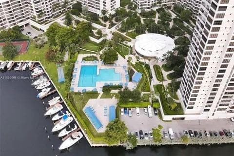 2500 Parkview Drive 814 photo 4
