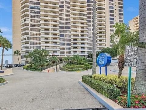 2500 Parkview Drive 814 photo 8
