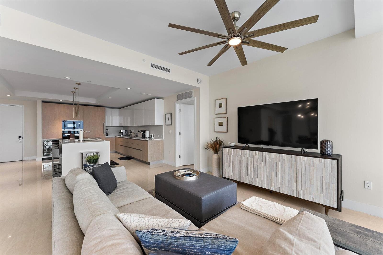 3100 N Ocean Drive 1906 photo 9