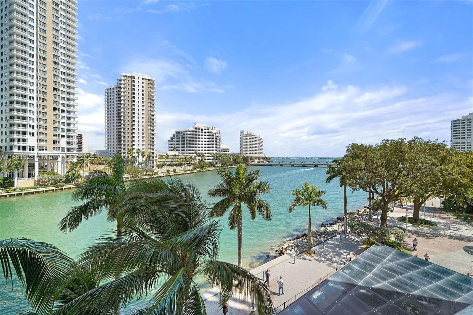 495 Brickell Ave 402 photo 2