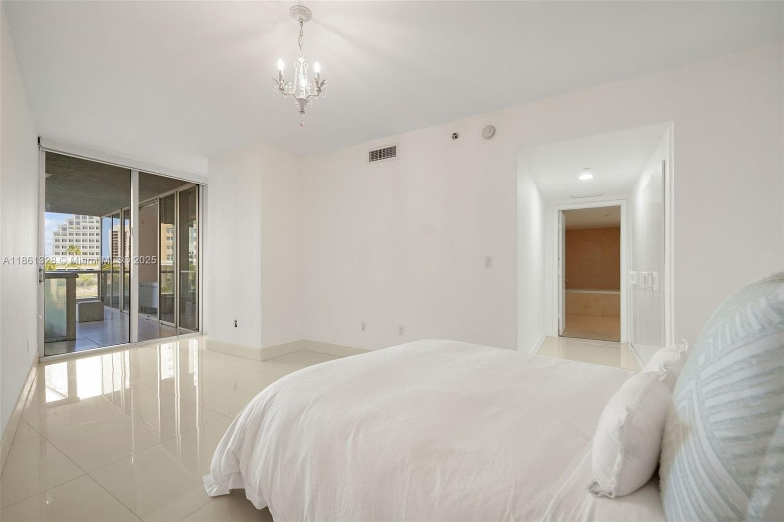 495 Brickell Ave 402 photo 6