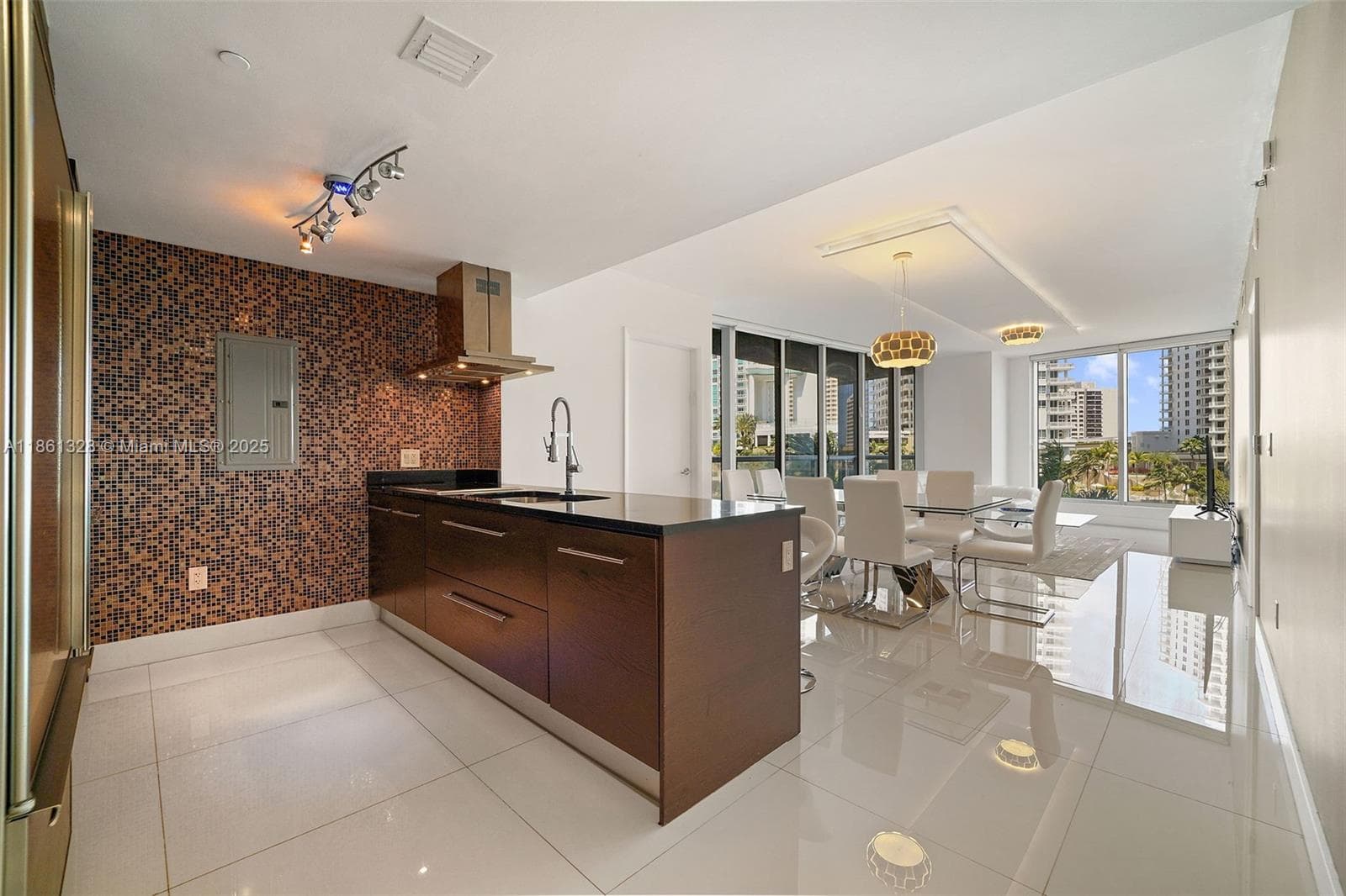 495 Brickell Ave 402 photo 1