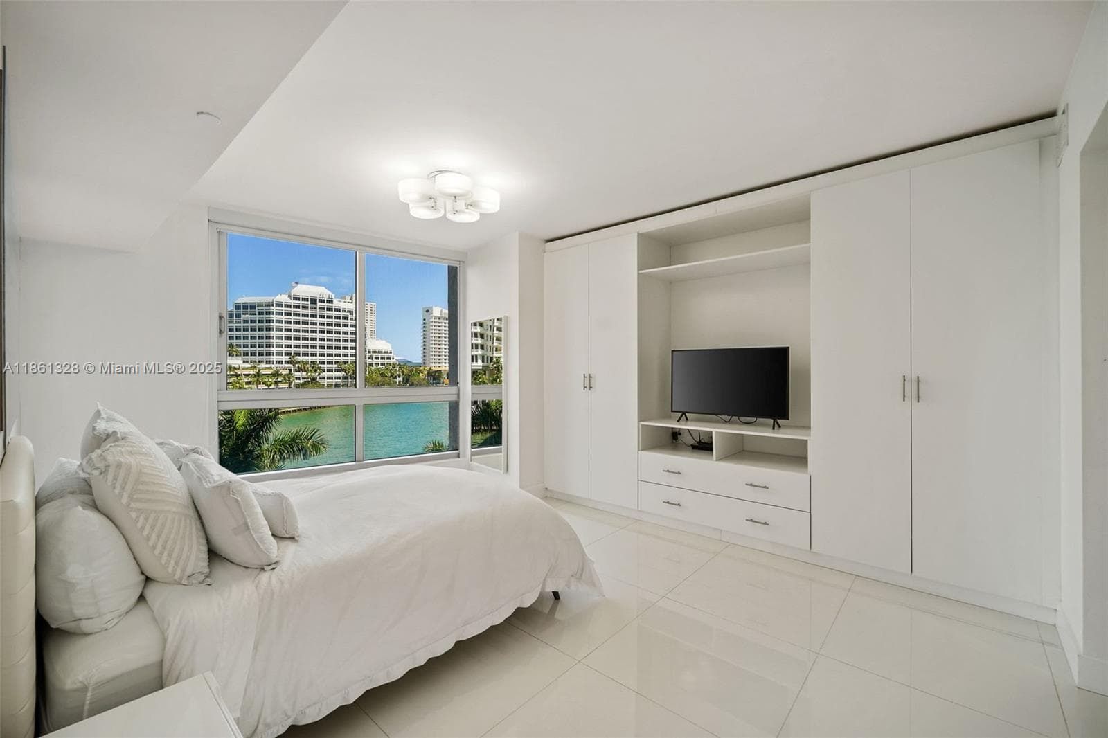 495 Brickell Ave 402 photo 4