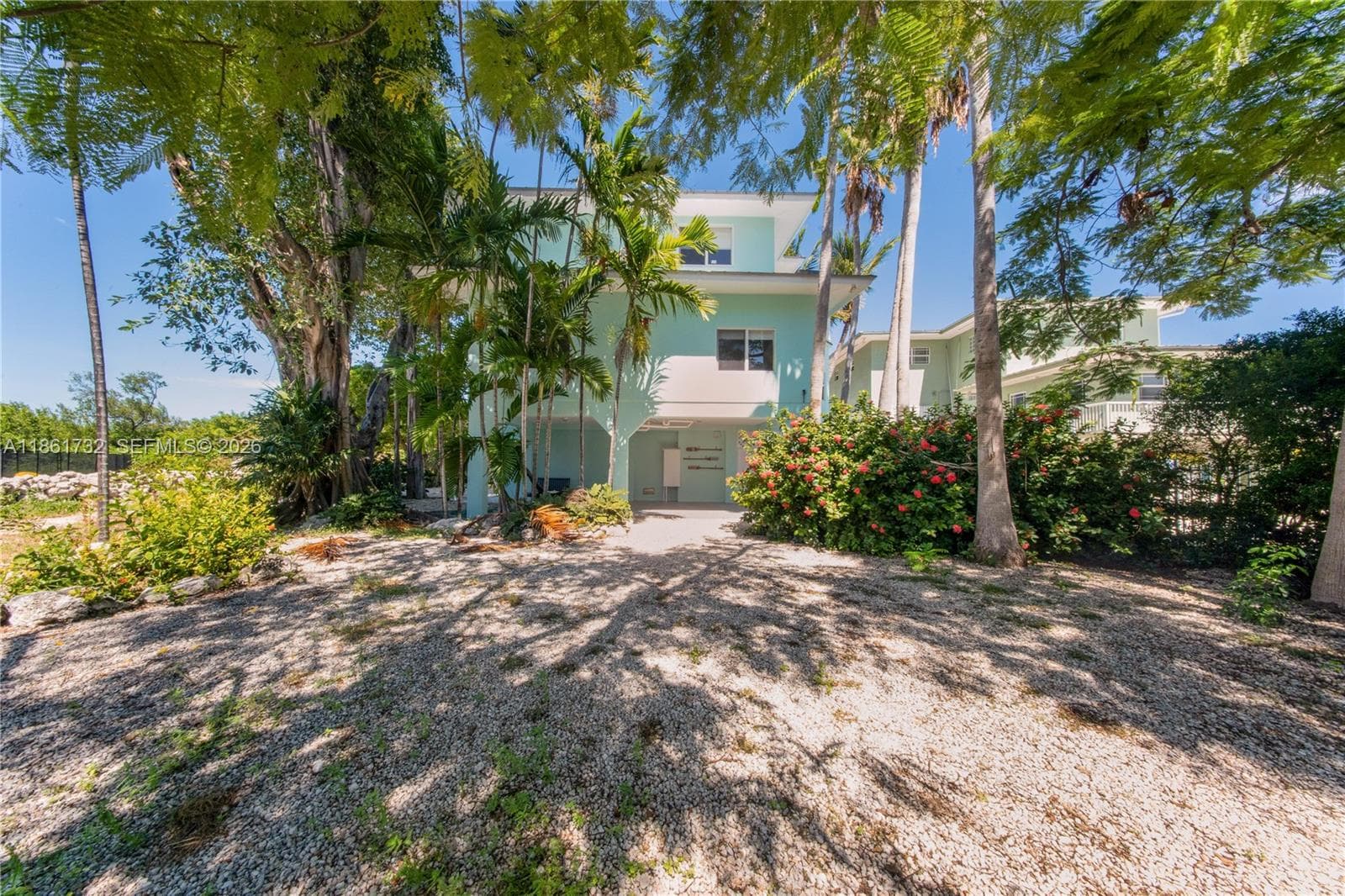 316 N Dr photo 3