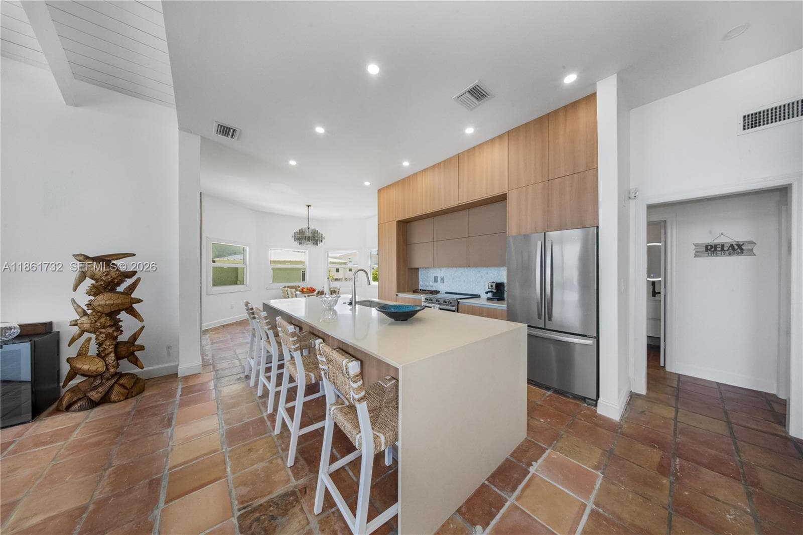 316 N Dr photo 10