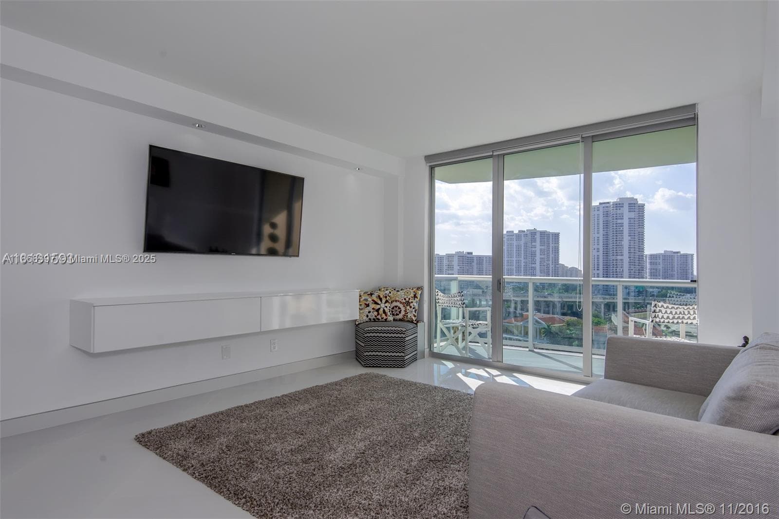 19390 Collins Ave 1121 photo 12