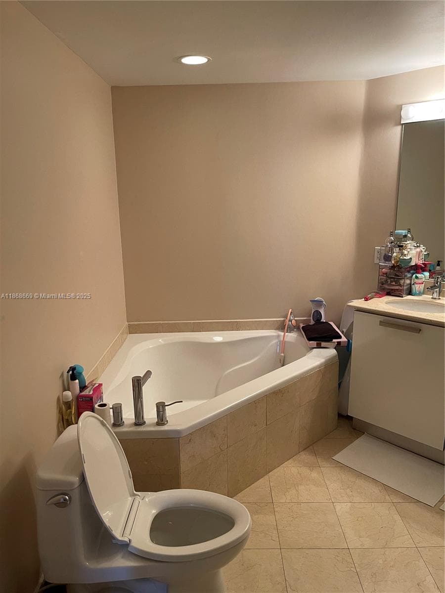 3000 NE 188th St 706 photo 13