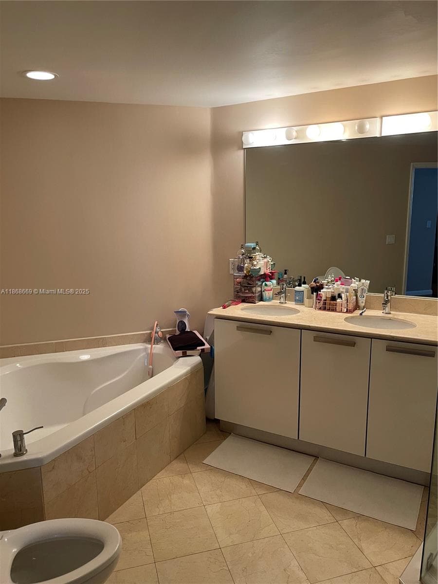 3000 NE 188th St 706 photo 14
