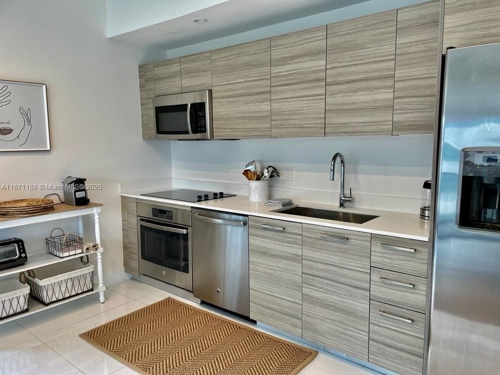 121 NE 34 ST 901 photo 3