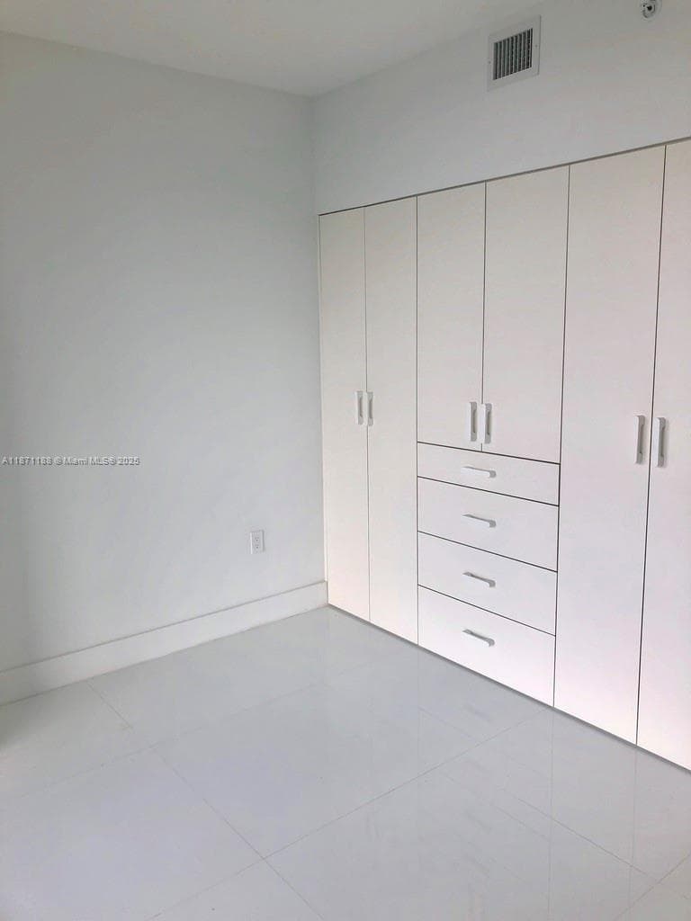 121 NE 34 ST 901 photo 11