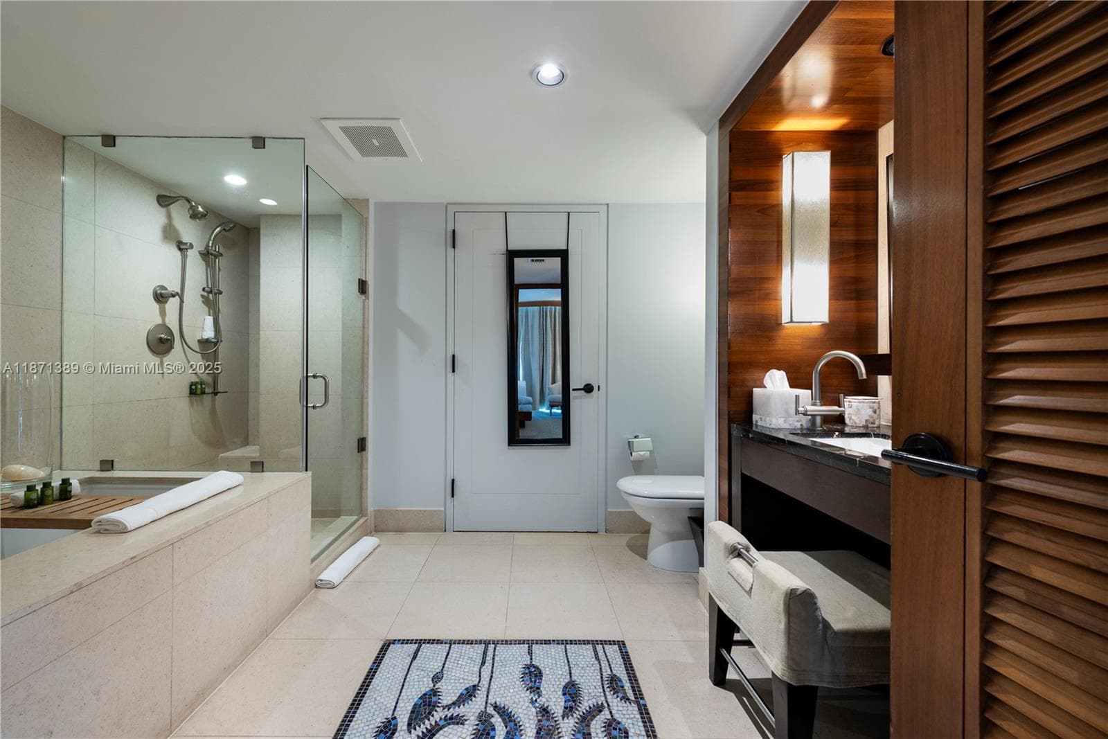 6801 Collins Ave 418 (deed 407) photo 11