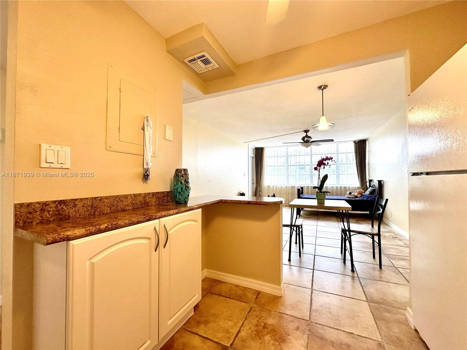 2771 Taft St 302 photo 9