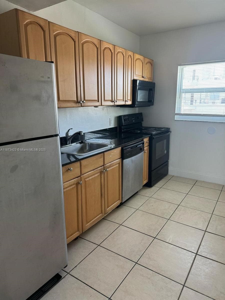 7207 Bay Dr 6 photo 1
