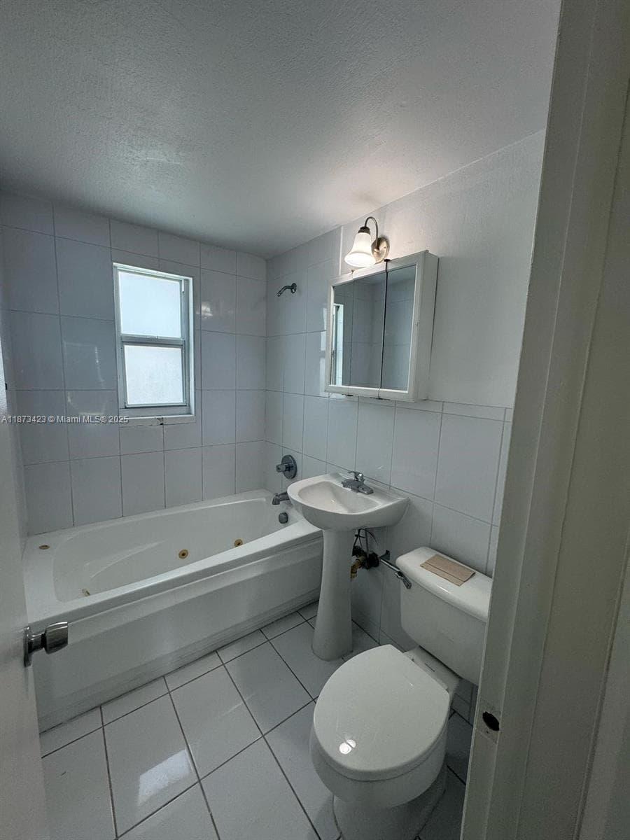 7207 Bay Dr 6 photo 4