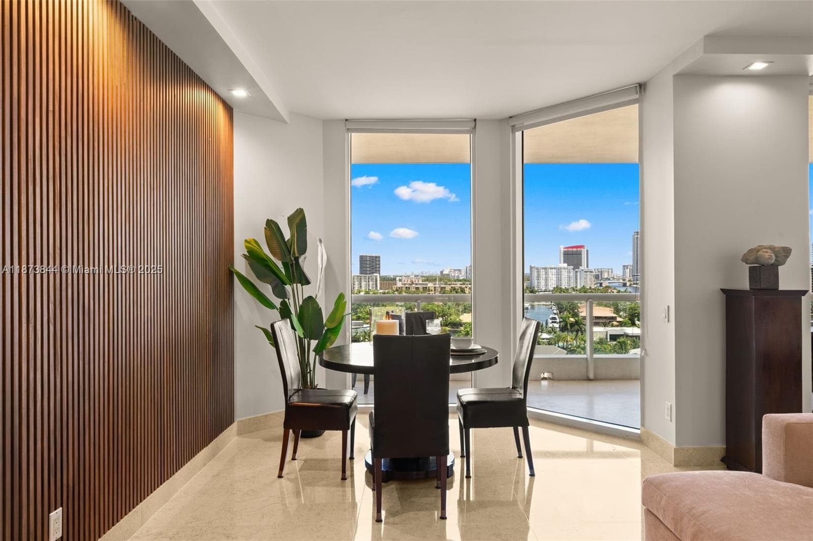 21200 Point Pl 1102 photo 2