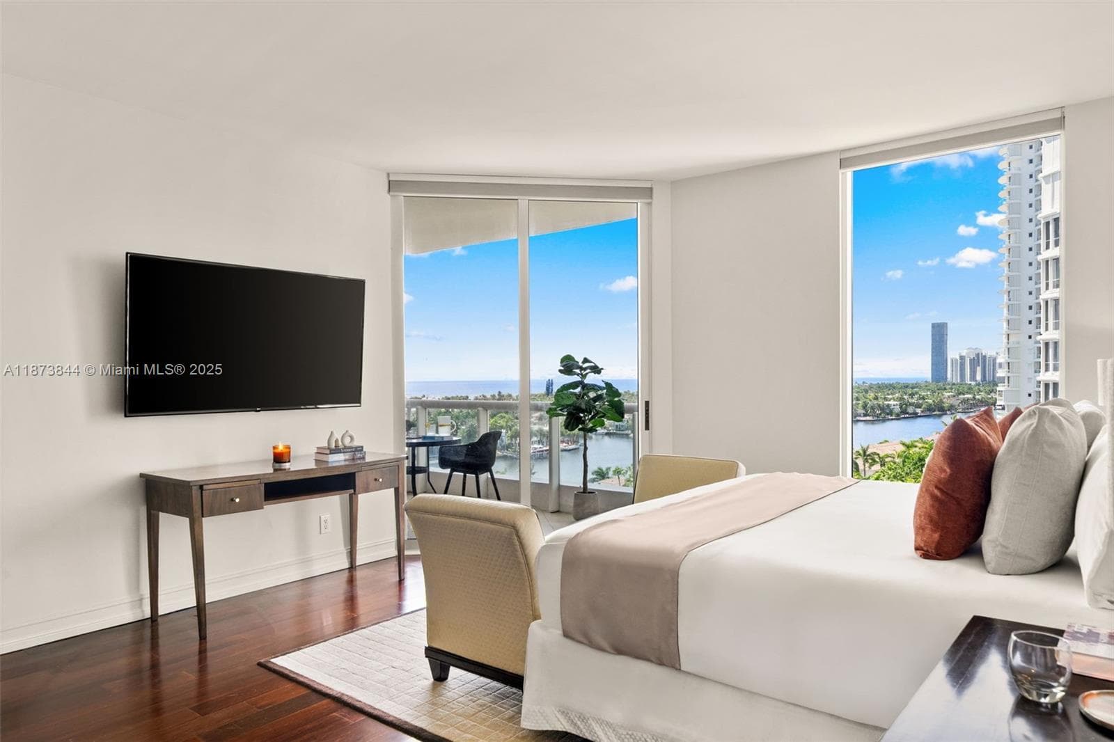 21200 Point Pl 1102 photo 17