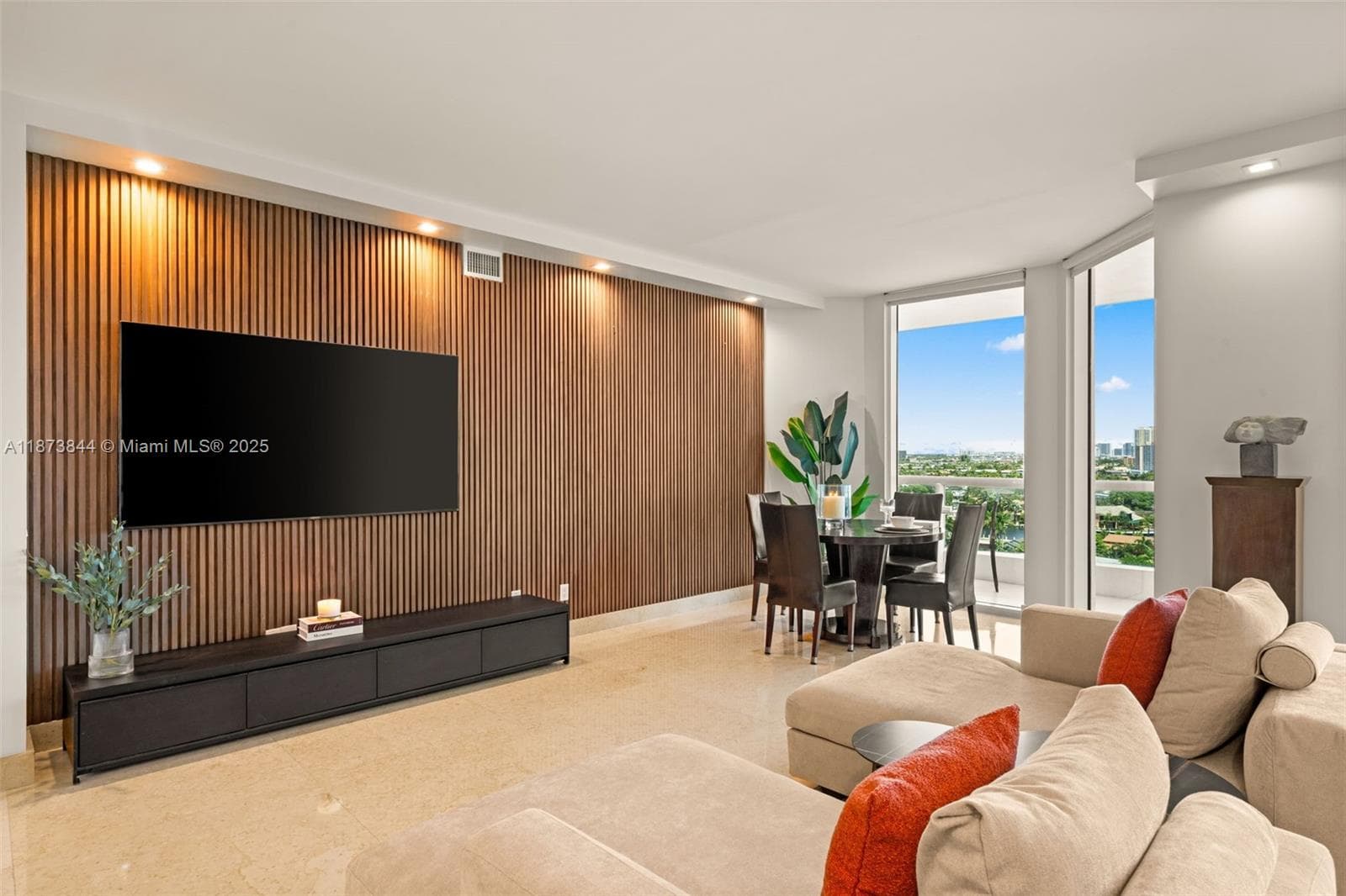 21200 Point Pl 1102 photo 1