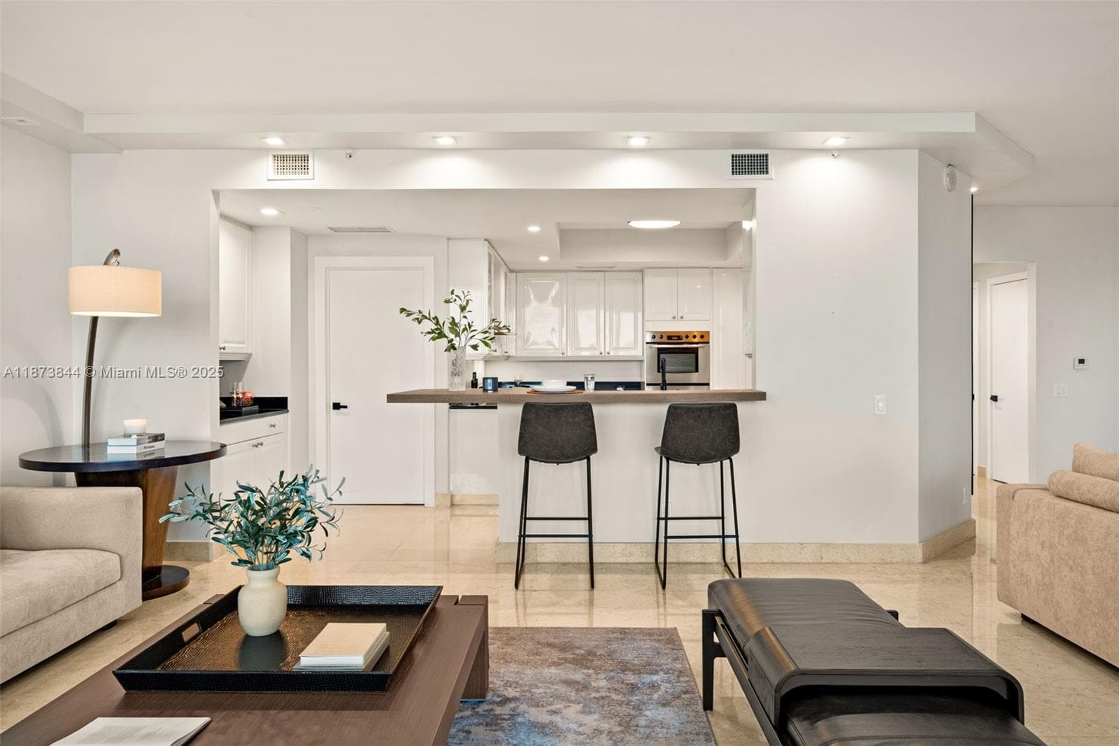 21200 Point Pl 1102 photo 9