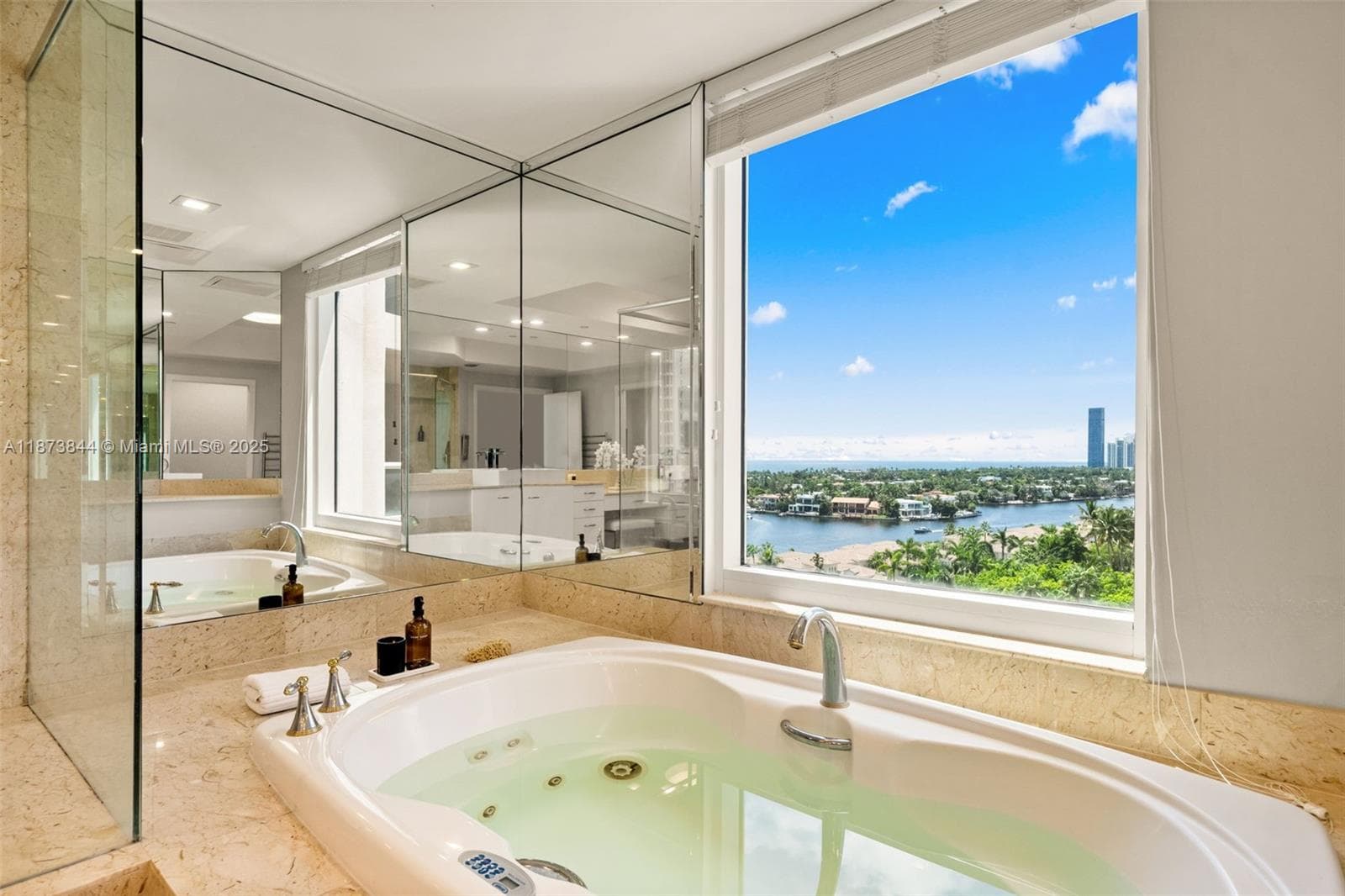 21200 Point Pl 1102 photo 18