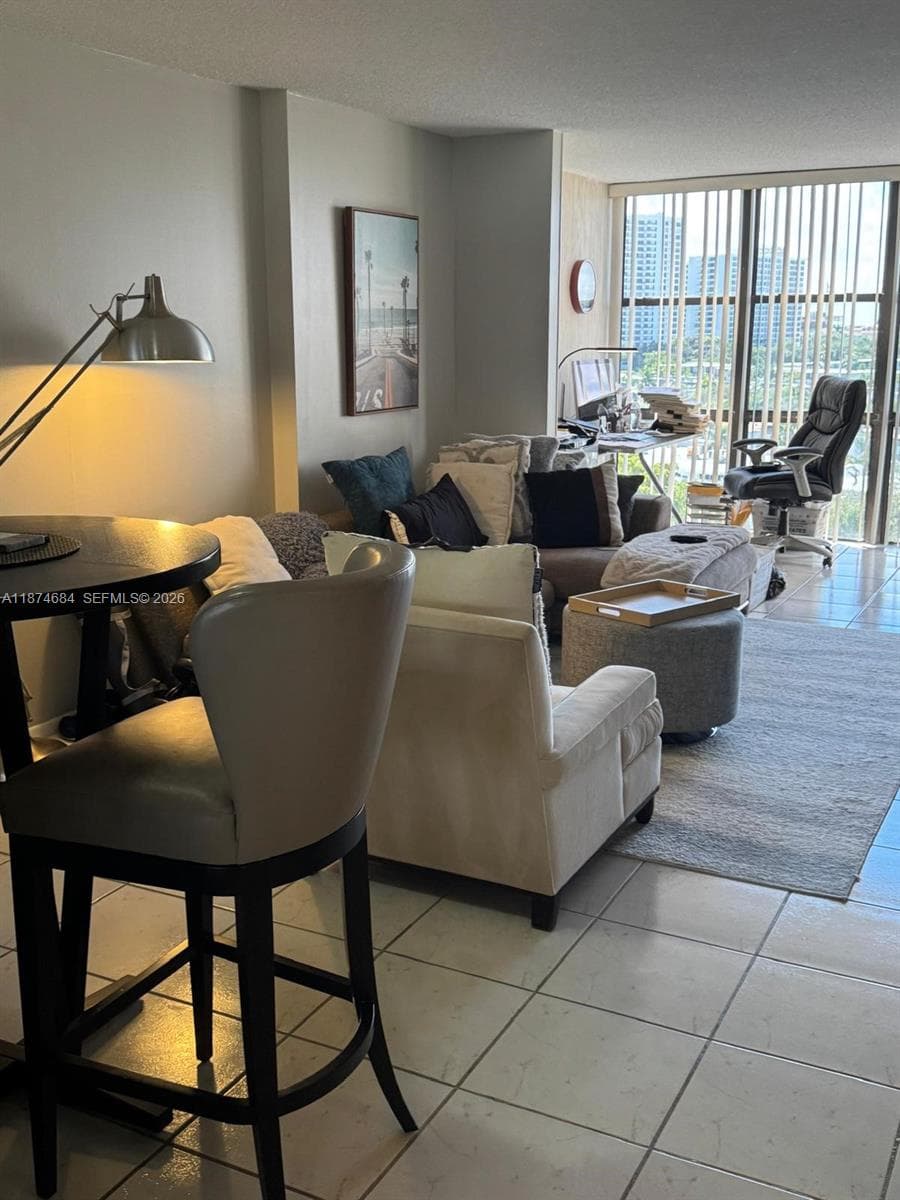 1000 Parkview Dr 805 photo 12