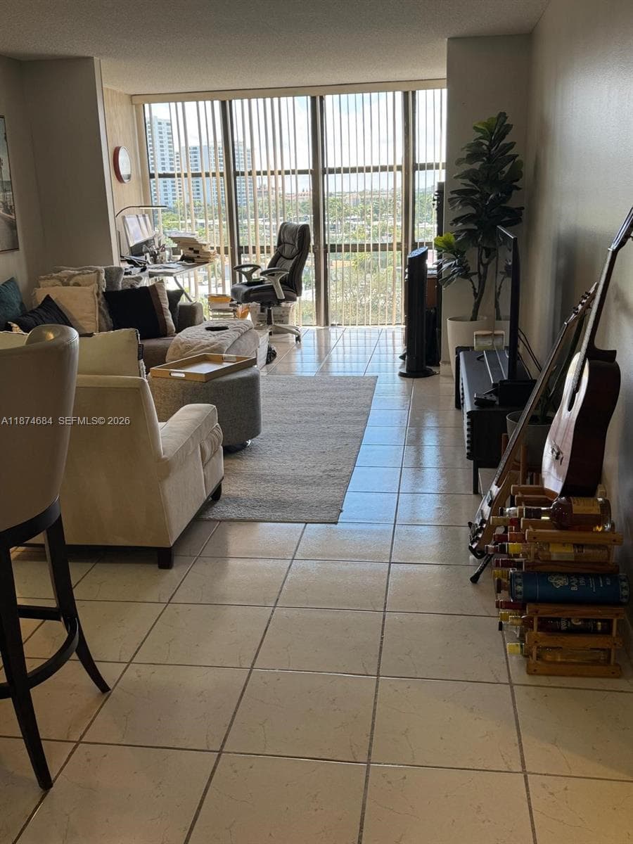1000 Parkview Dr 805 photo 11