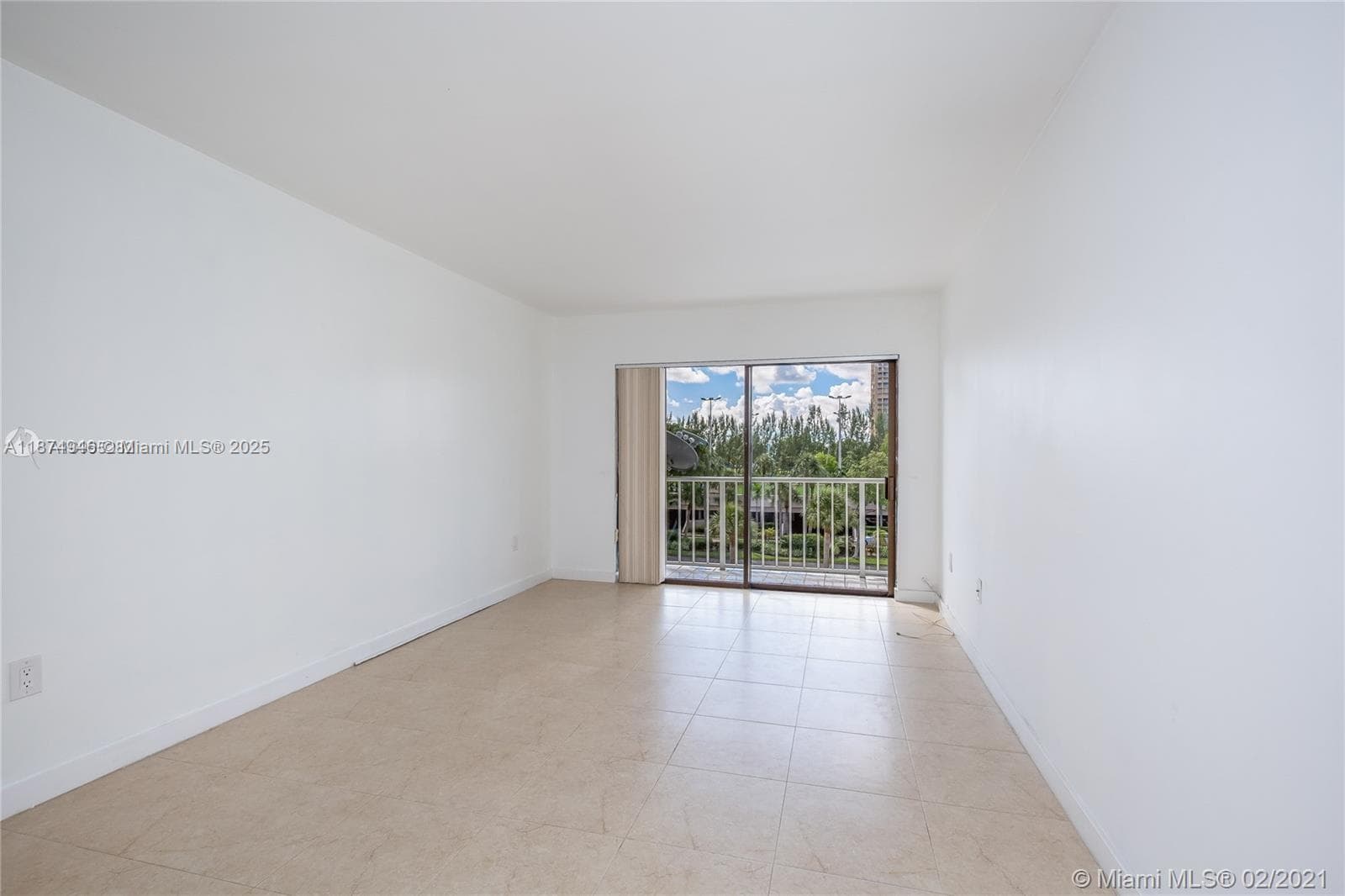 1650 NE 115th St 403 photo 11