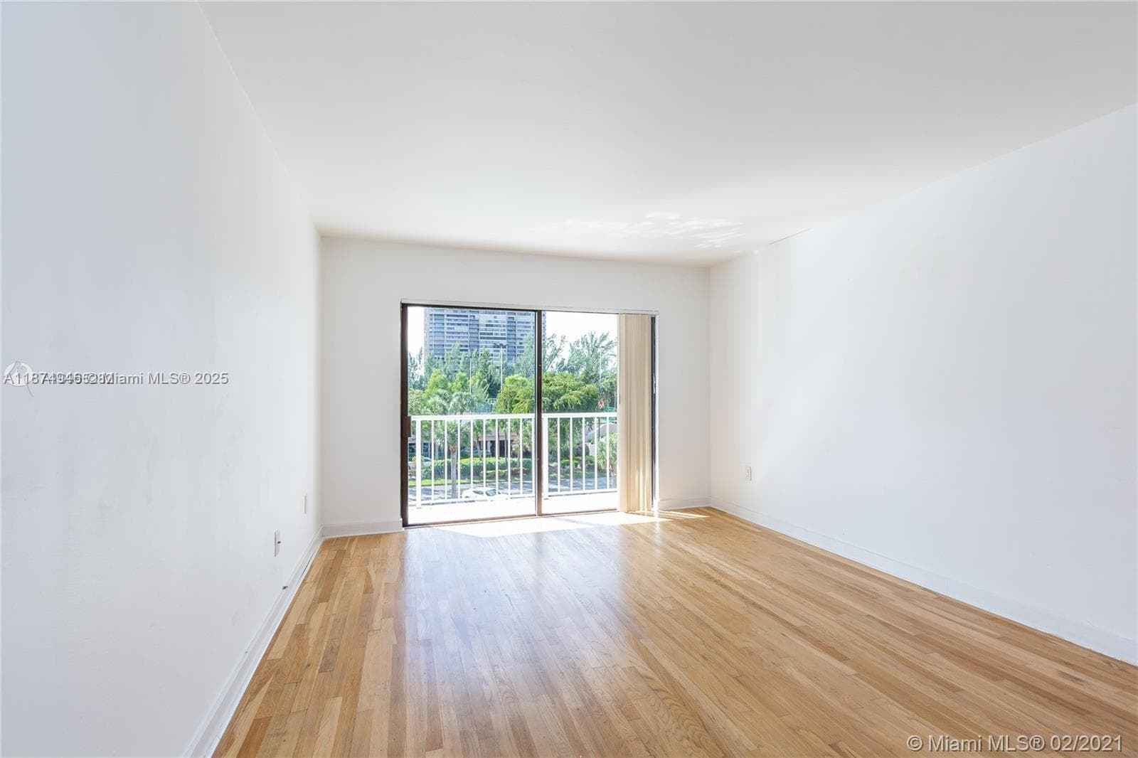 1650 NE 115th St 403 photo 8
