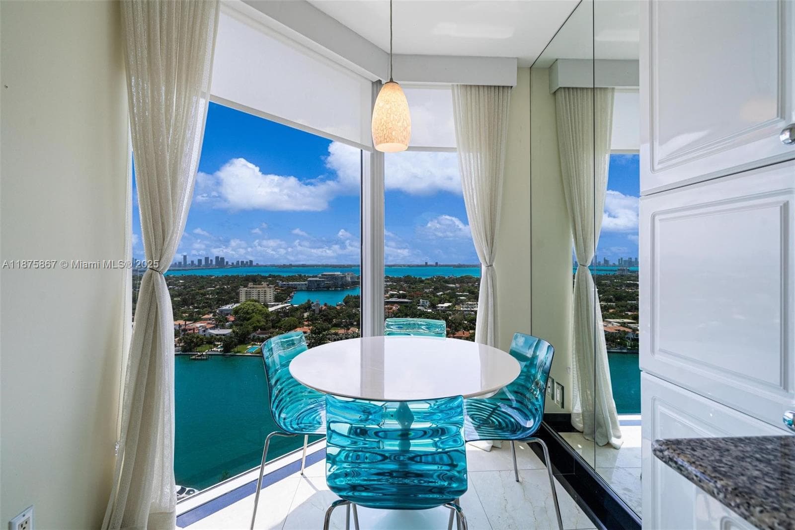 4779 Collins Ave 2305 photo 2