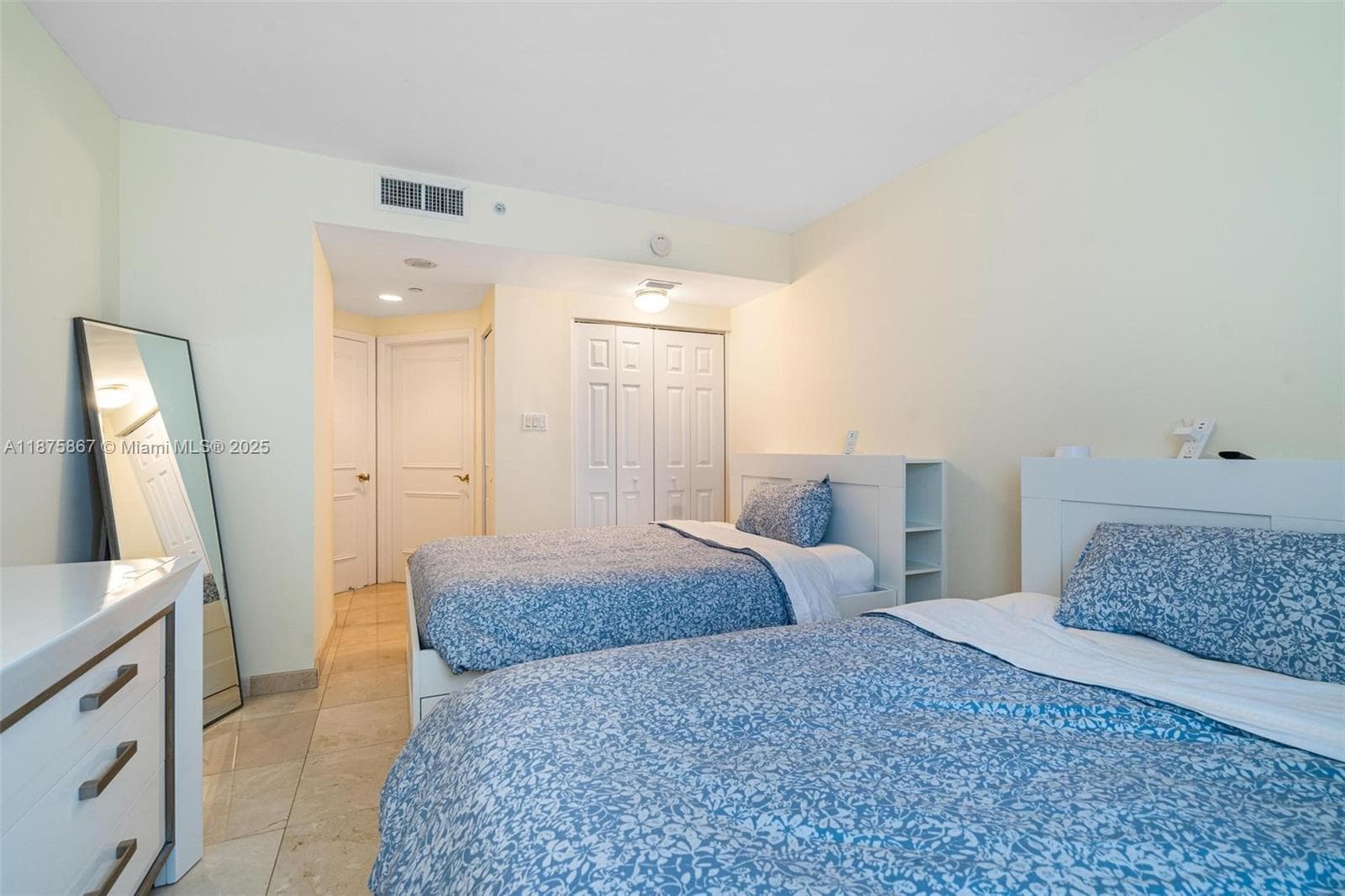 4779 Collins Ave 2305 photo 17