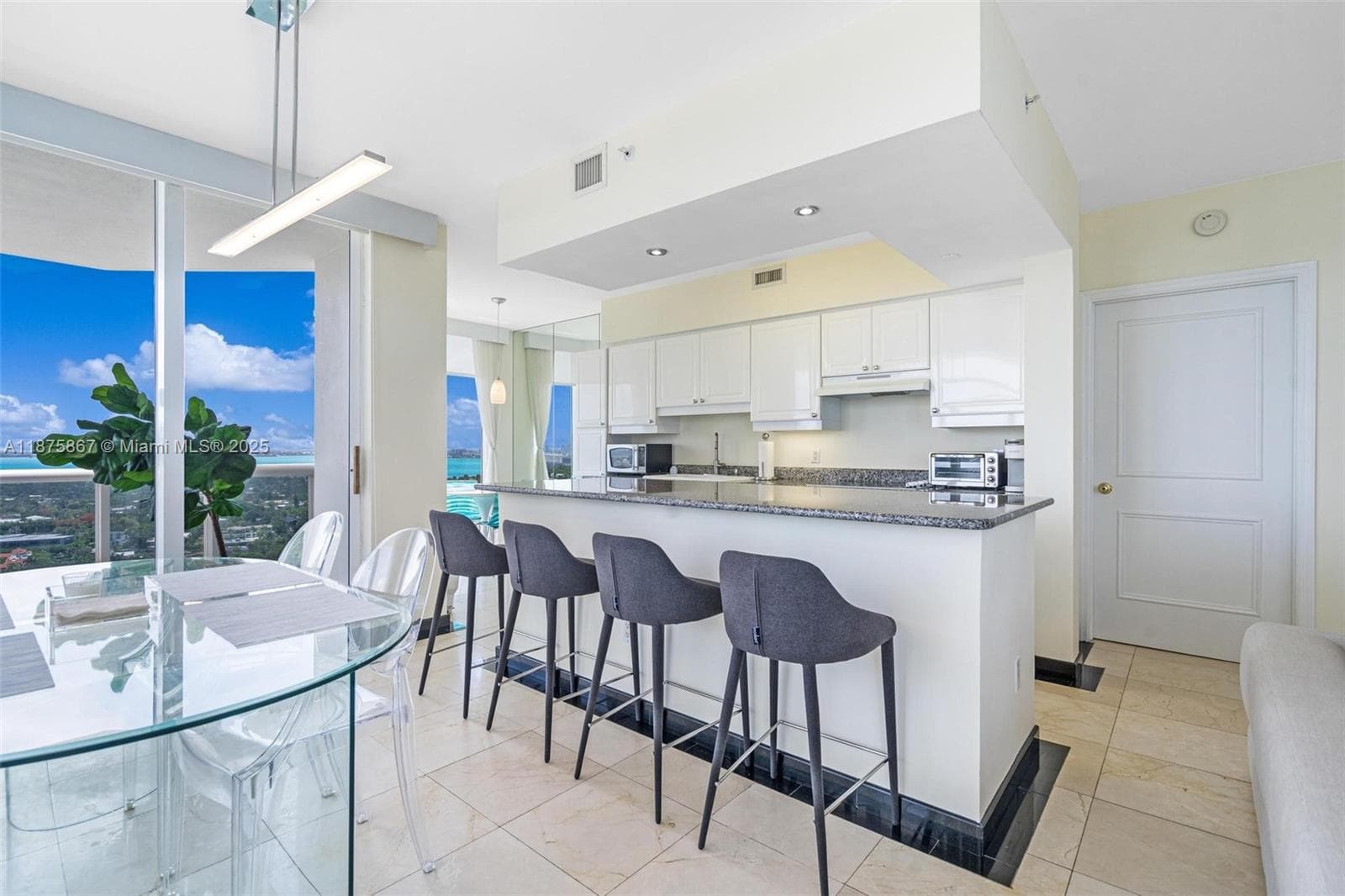 4779 Collins Ave 2305 photo 3