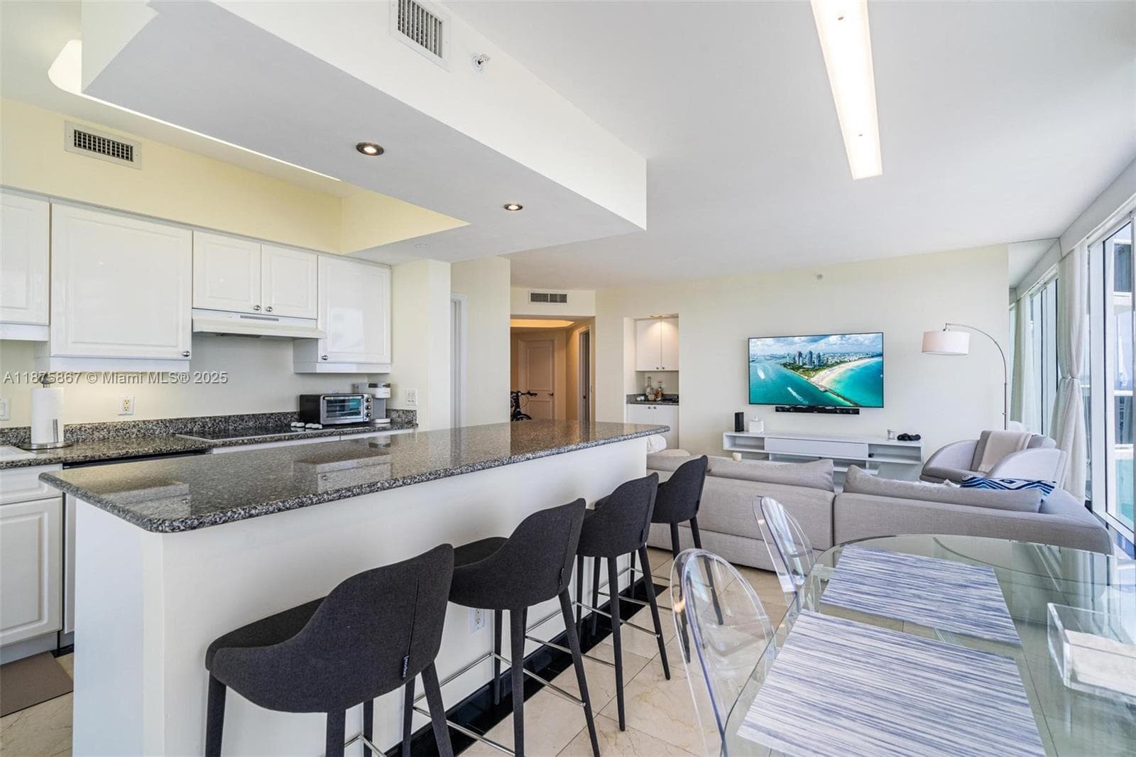 4779 Collins Ave 2305 photo 4