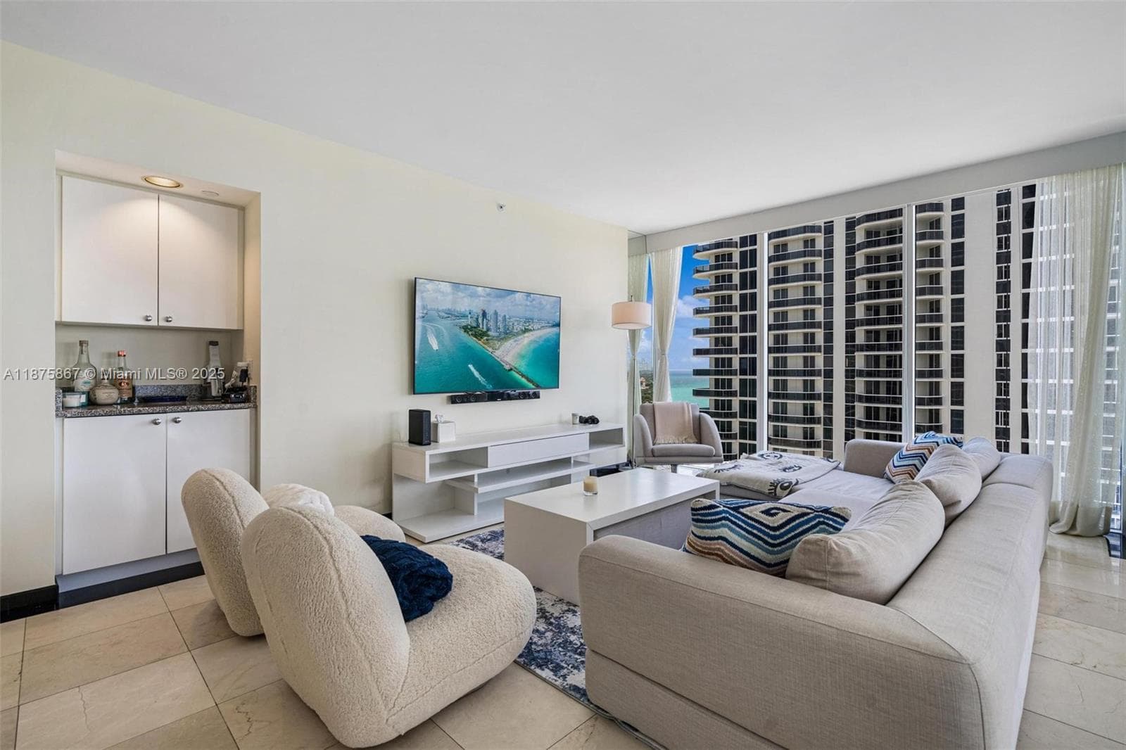 4779 Collins Ave 2305 photo 8