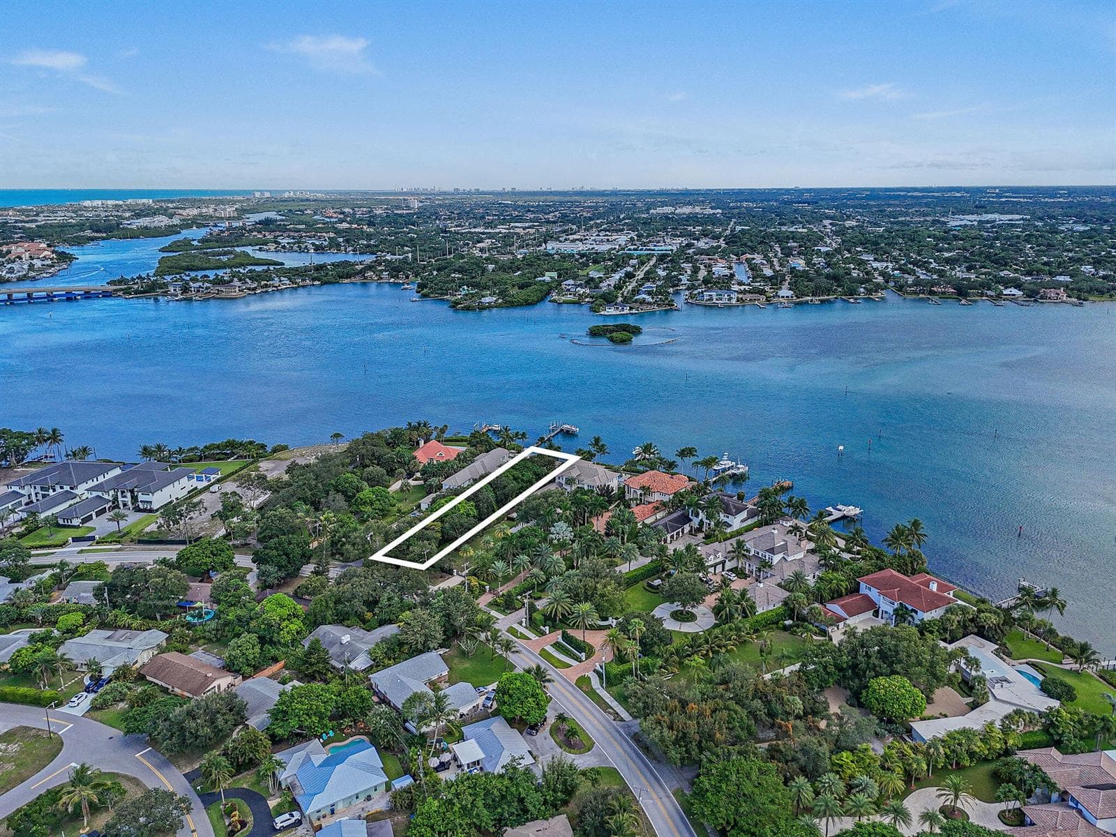 114 W Riverside Drive photo 25