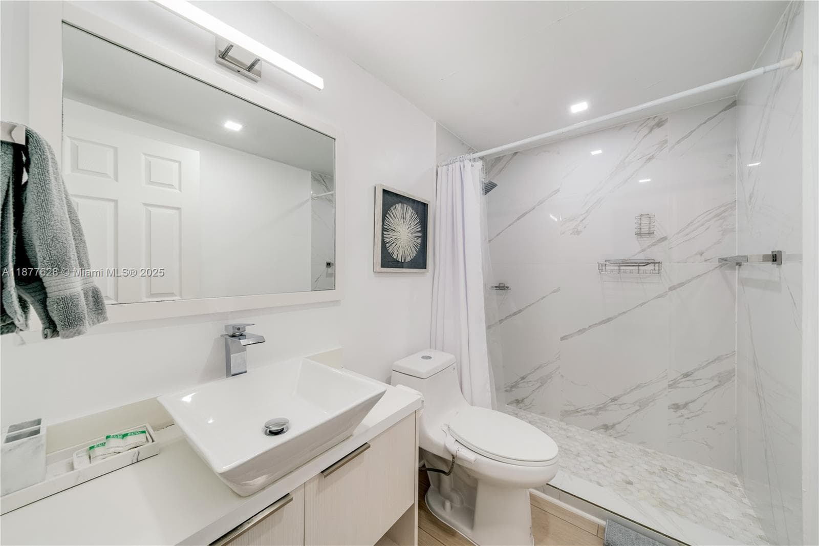 5601 Collins Ave 1011 photo 23