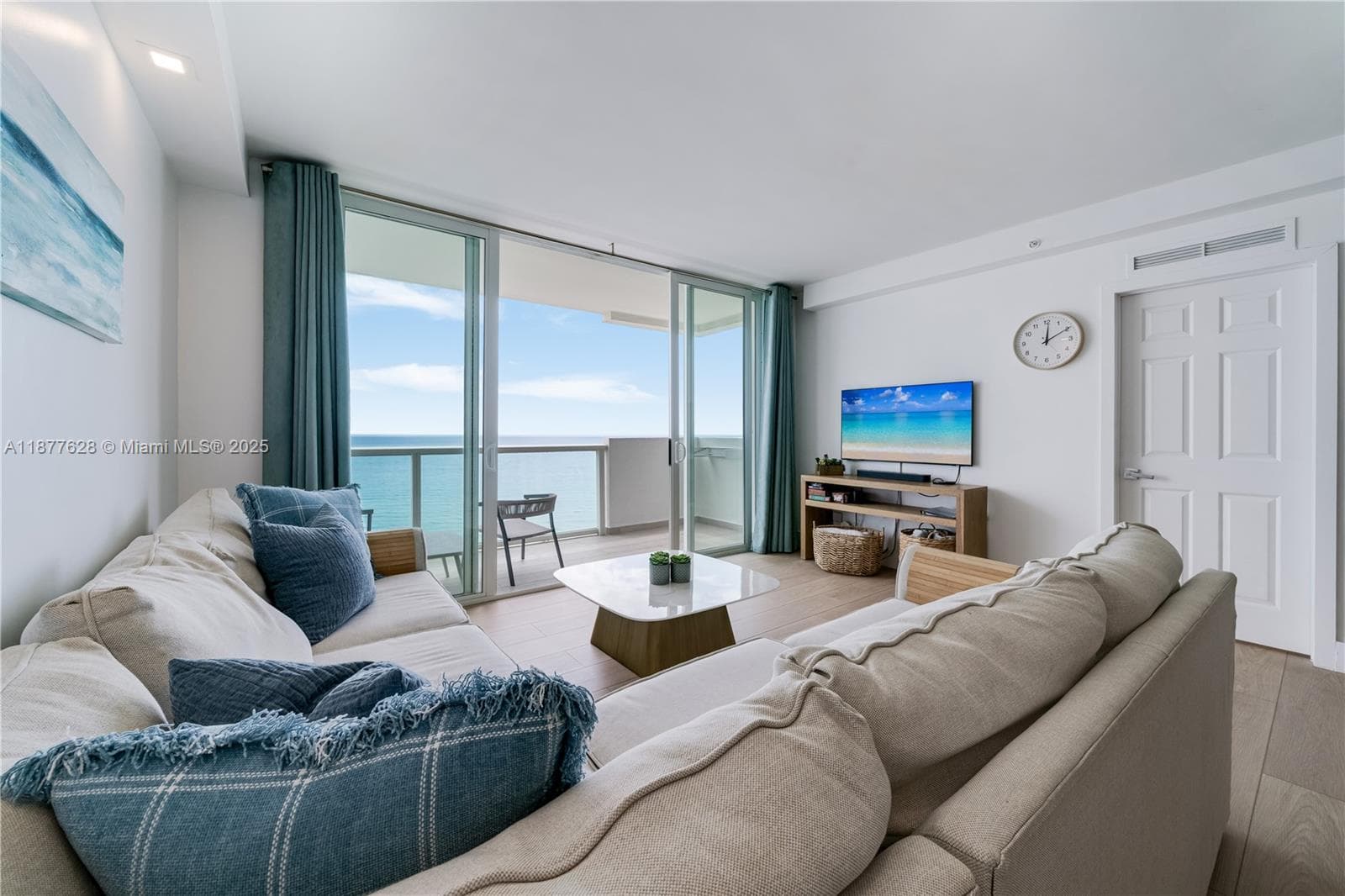 5601 Collins Ave 1011 photo 2